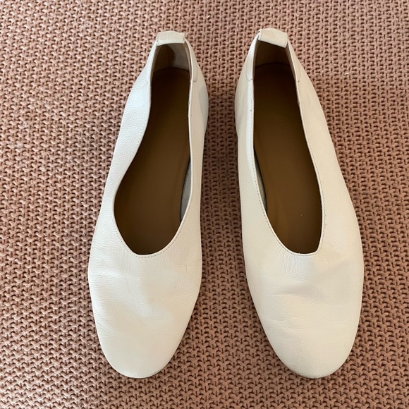 Everlane Shoes - Everlane The Italian Leather Day Glove White Flat Shoes Size 7.5